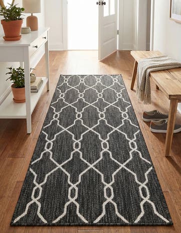 2' x 6' Easy-Clean Lattice Indoor / Outdoor Runner Rug