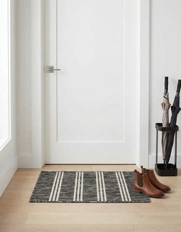 2' x 3' Easy-Clean Jill Zarin Anguilla Indoor / Outdoor Rug