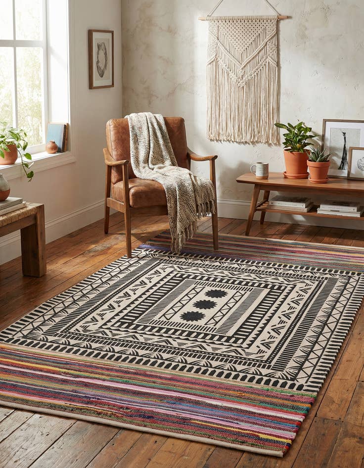 Detail image of 5' 1 x 8'  Hand Braided Chindi Cotton Rug