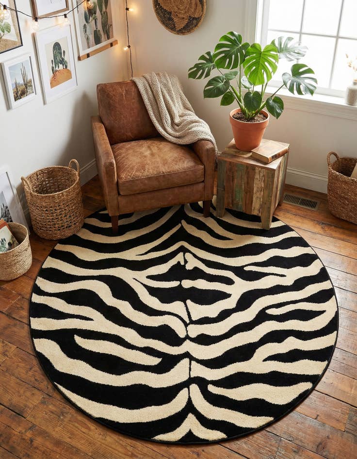 Detail image of 5' 3 x 5' 3 Savannah Round Rug