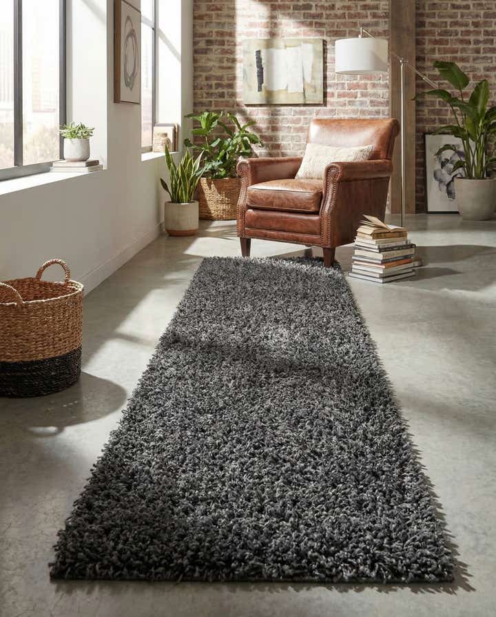 2' 7 x 10' Zermatt Shag Runner Rug