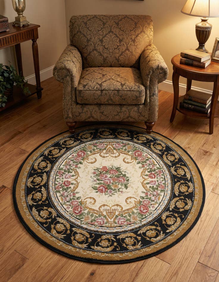 Detail image of 3' x 3'  Washable Traditional Indoor / Outdoor Round Rug