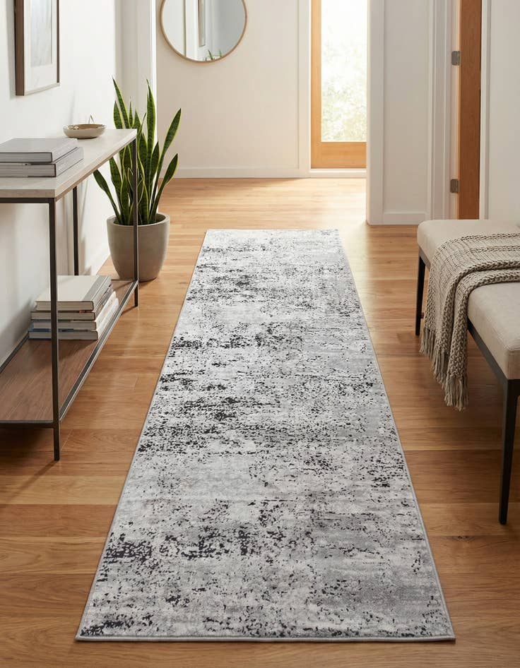 Detail image of 2' 7 x 10' Leipzig Runner Rug