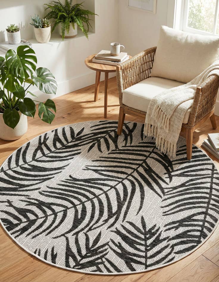 Detail image of 4' x 4' Washable Botanical Indoor / Outdoor Round Rug