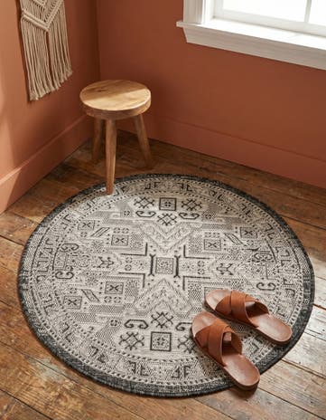 3' x 3' Easy-Clean Aztec Indoor / Outdoor Round Rug