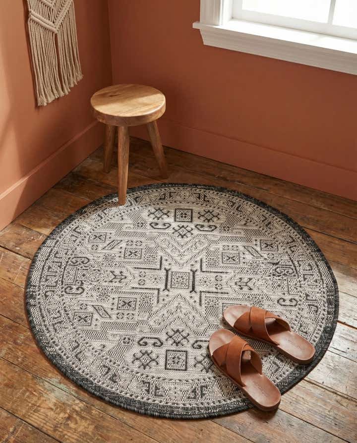 3' x 3' Easy-Clean Aztec Indoor / Outdoor Round Rug