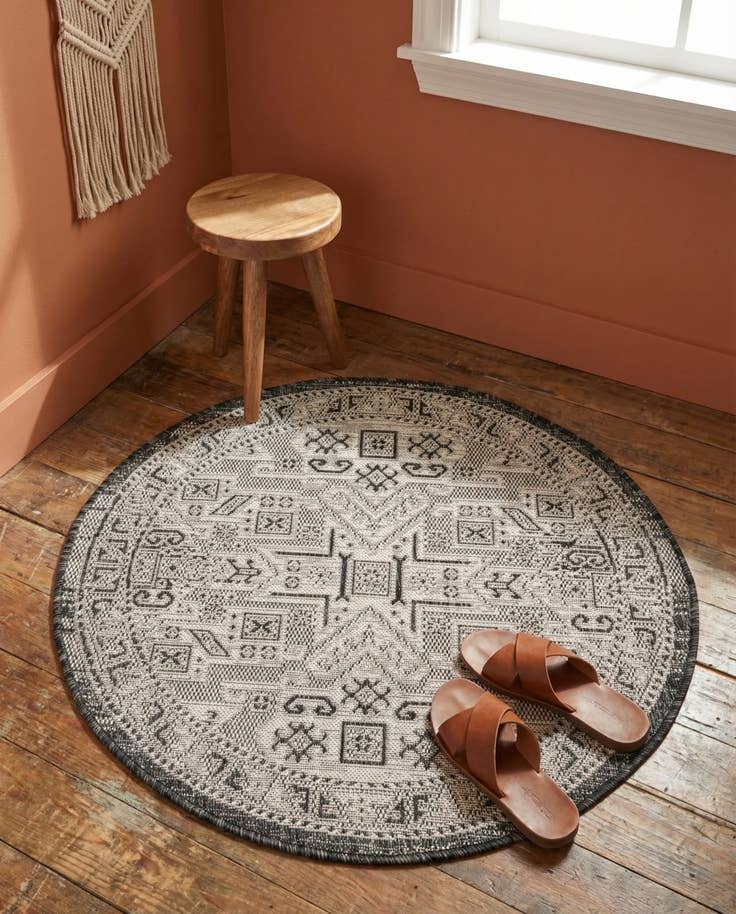 Detail image of 3' x 3' Easy-Clean Aztec Indoor / Outdoor Round Rug