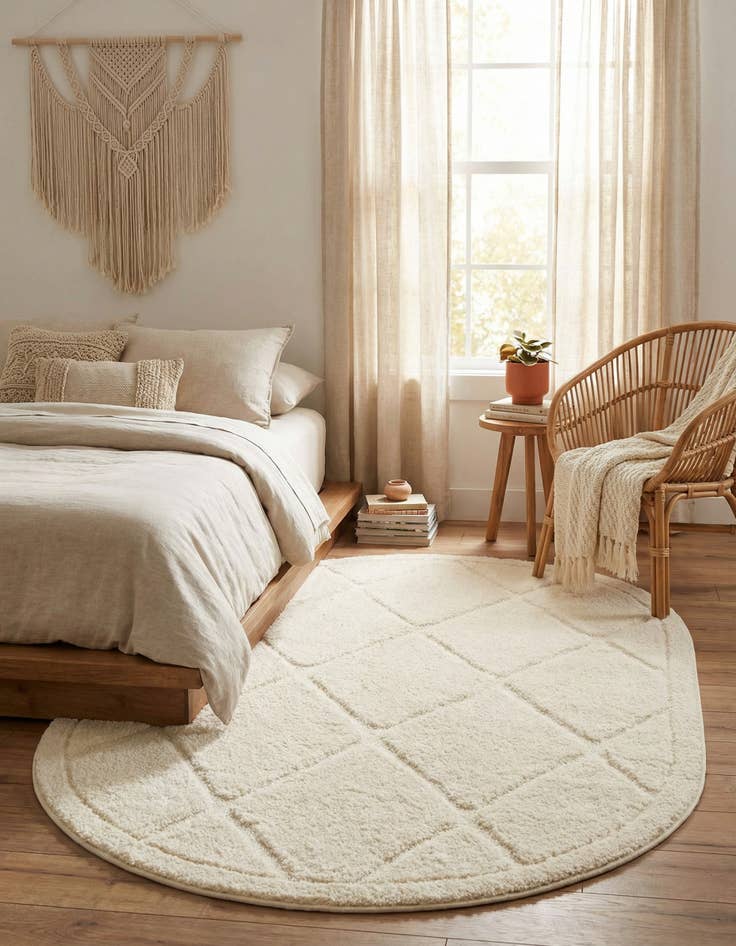 Detail image of 4' x 6' Lattice Shag Oval Rug