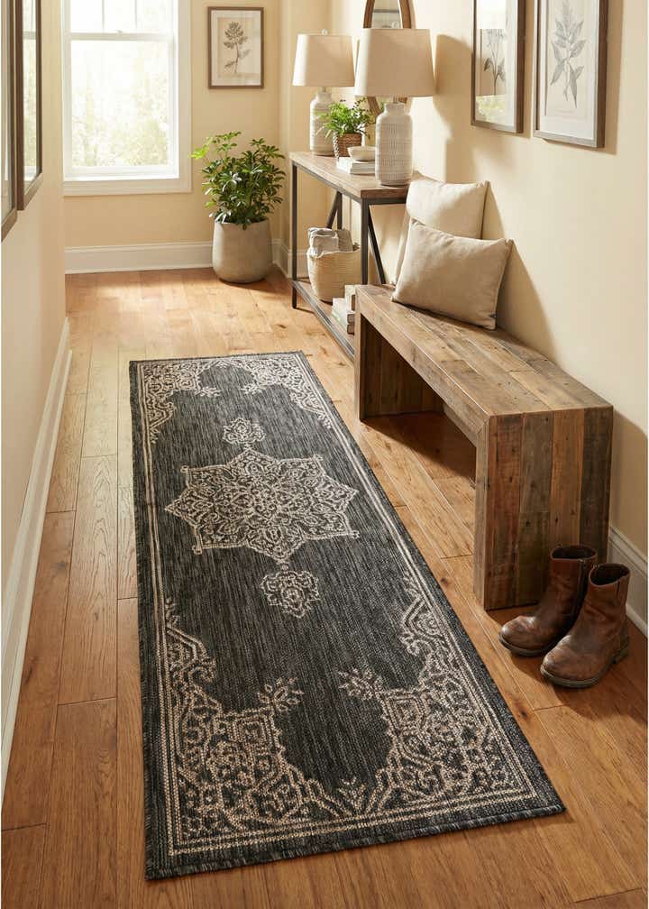 2' x 6' Easy-Clean Traditional Indoor / Outdoor Runner Rug