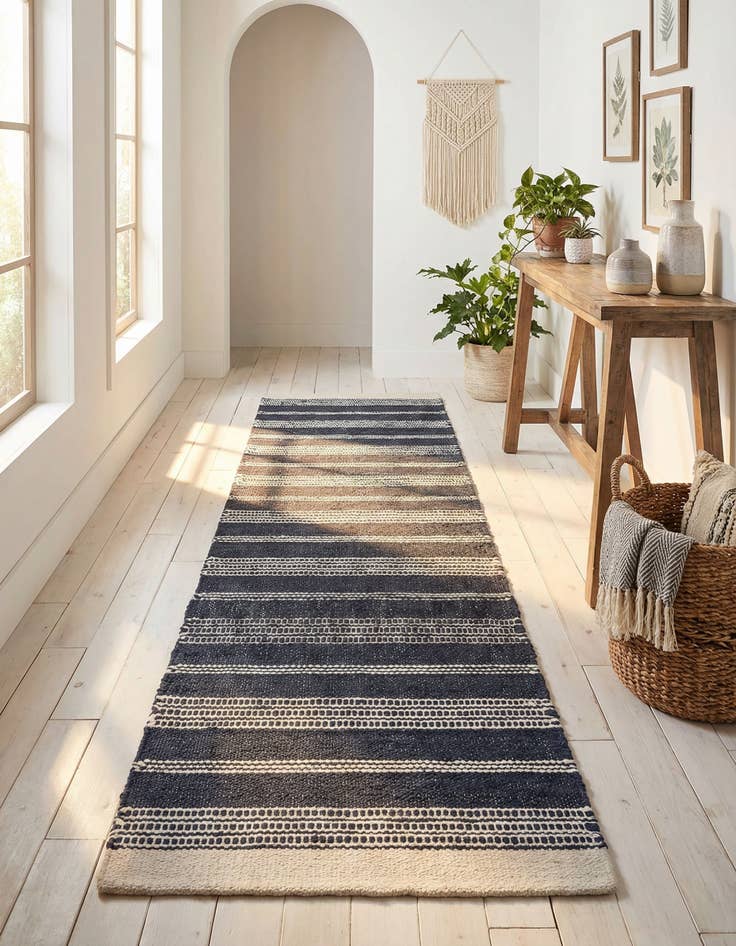 Detail image of 2' 7 x 10'  Hand Woven Lariat Runner Rug