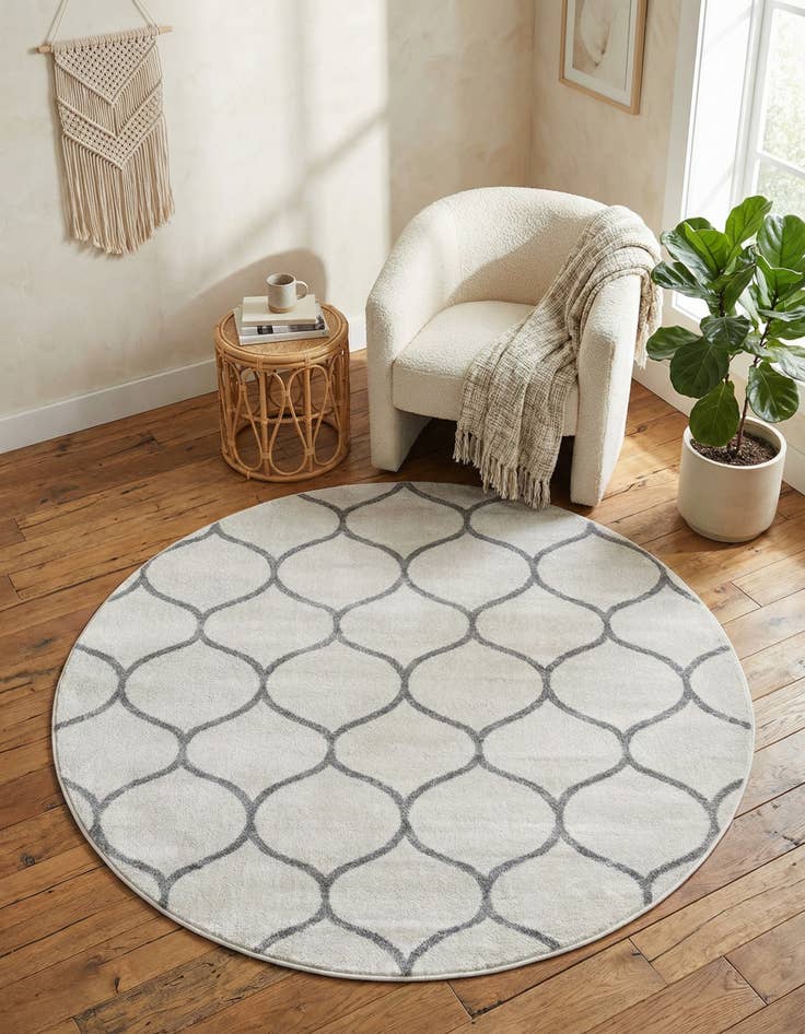 Detail image of 7' x 7' Lattice Frieze Round Rug