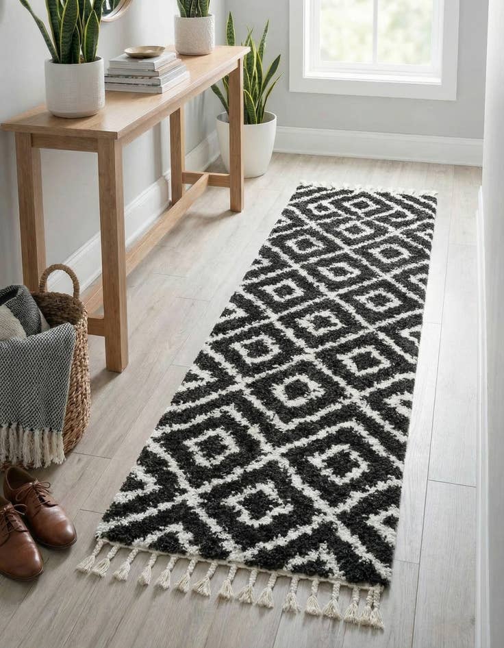 Detail image of 2' 7 x 8' 2 Lagom Shag Runner Rug