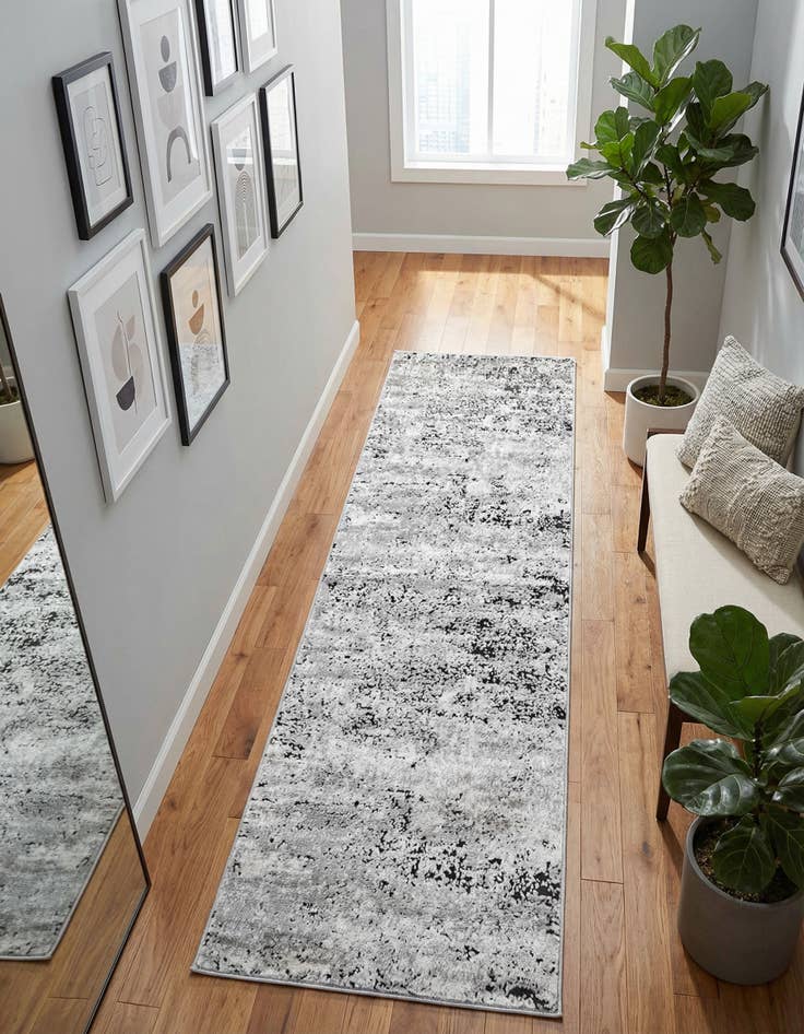 Detail image of 2' 2 x 6' Leipzig Runner Rug