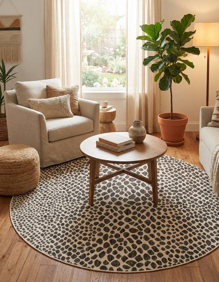 Detail image of 7' x 7' Easy-Clean Jill Zarin Indoor / Outdoor Round Rug