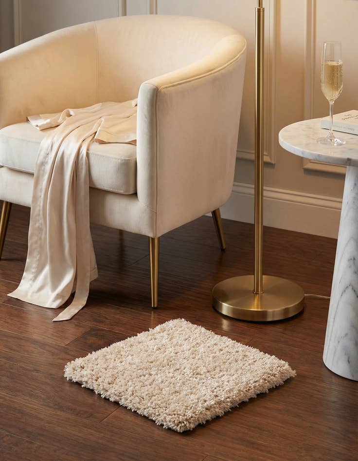 Detail image of 1' 4 x 1' 4 Marilyn Monroe&trade; Shag Sample Rug