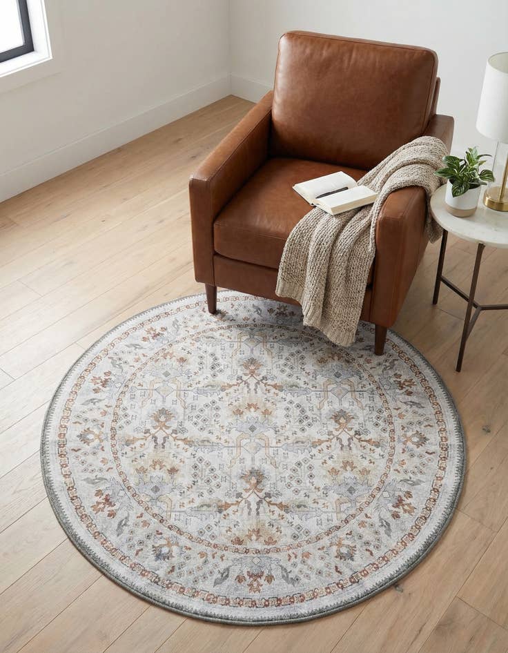 Detail image of 3' 6 x 3' 6 Washable Timeless Round Rug