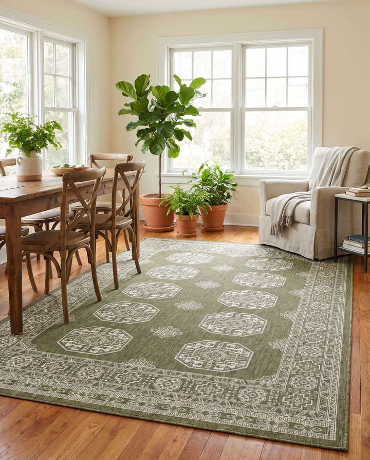 185cm x 275cm Easy-Clean Traditional Indoor / Outdoor Rug