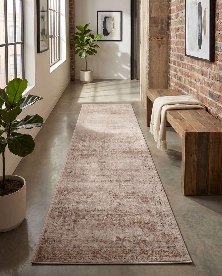 2' 7 x 10' Eliza Runner Rug