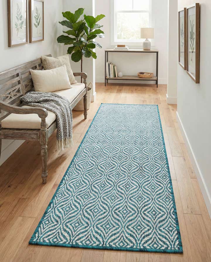 2' x 6' Easy-Clean Lattice Indoor / Outdoor Runner Rug