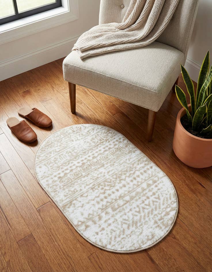 Detail image of 2' x 3' Hermitage Oval Rug