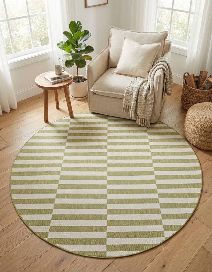 Detail image of 7' 10 x 7' 10 Easy-Clean Striped Indoor / Outdoor Round Rug