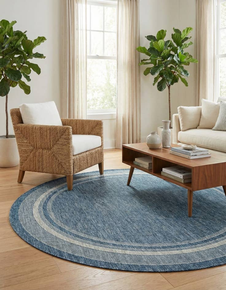 Detail image of 7' 10 x 7' 10 Washable Border Indoor / Outdoor Round Rug