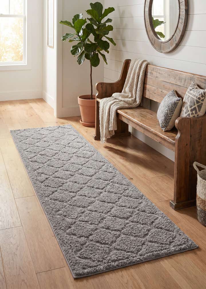2' x 6' 7 Trellis Shag Runner Rug