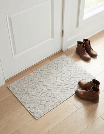 2' x 3' Easy-Clean Trellis Textured Indoor / Outdoor Rug