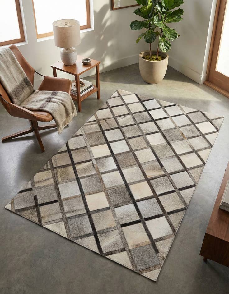 Detail image of 4' 1 x 6' 3 Cowhide Stocks Rug