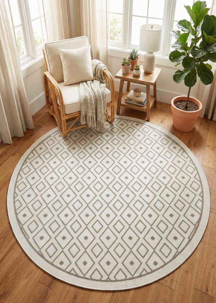7' x 7' Easy-Clean Trellis Indoor / Outdoor Round Rug