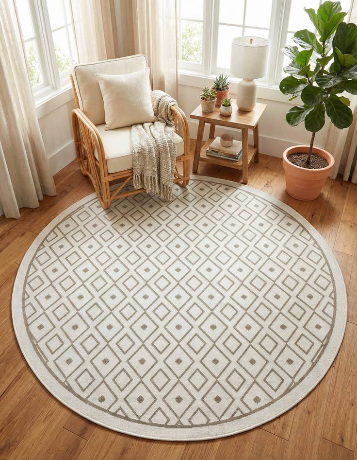 Detail image of 7' x 7' Washable Lattice Indoor / Outdoor Round Rug