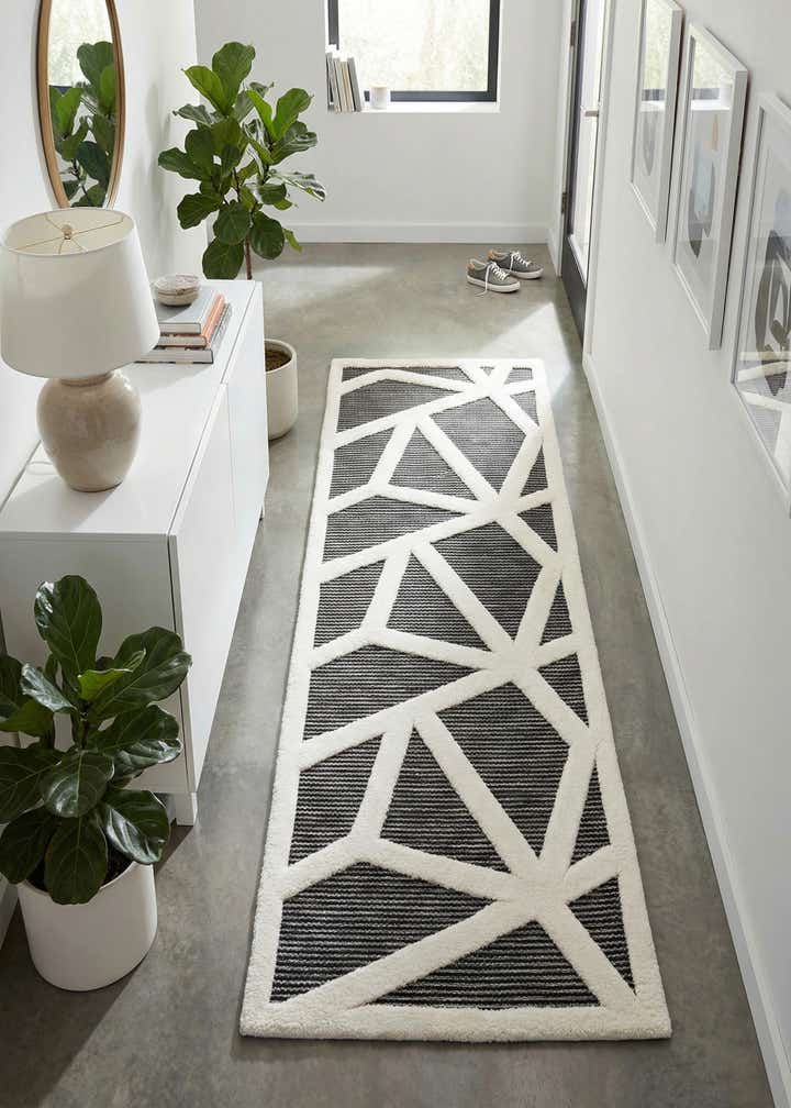 2' 7 x 8' Prismatic Runner Rug