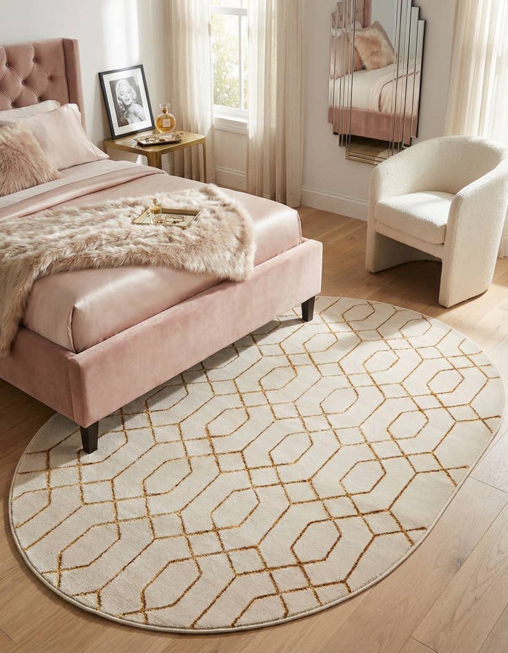 Detail image of 4' x 6' Marilyn Monroe&trade; Glam Trellis Oval Rug