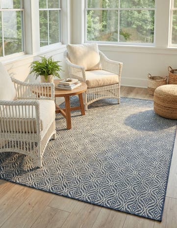 5' 3 x 8' Easy-Clean Lattice Indoor / Outdoor Rug