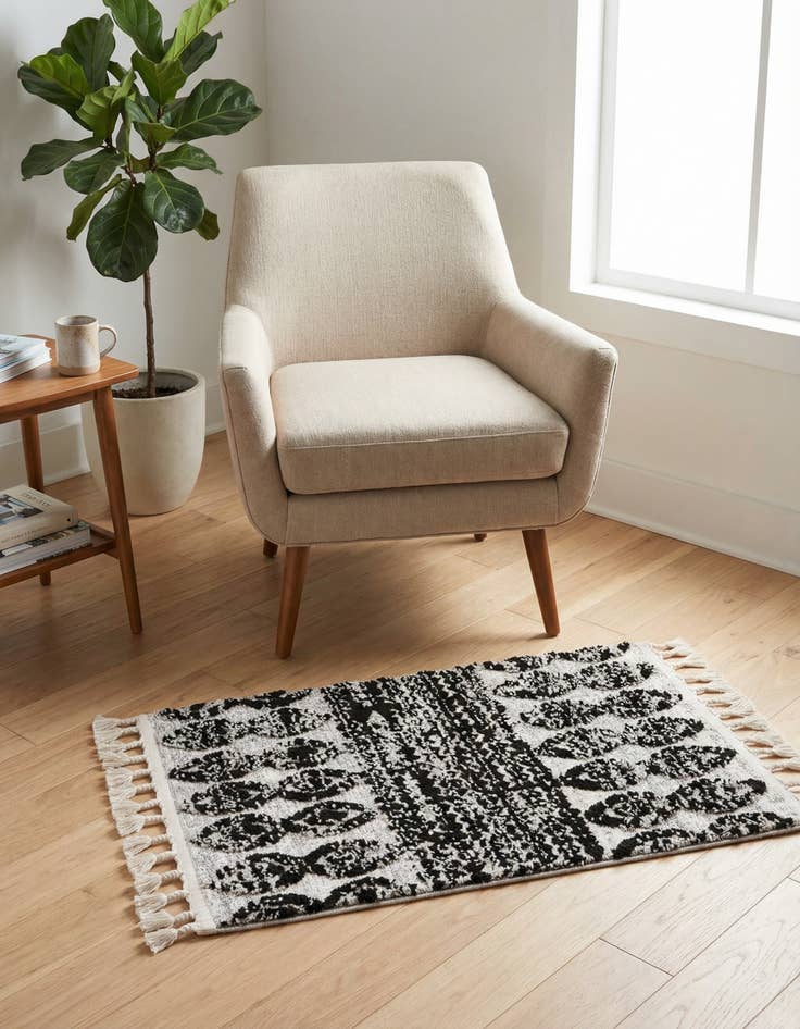 Detail image of 2' x 3' 2 Cherokee Rug