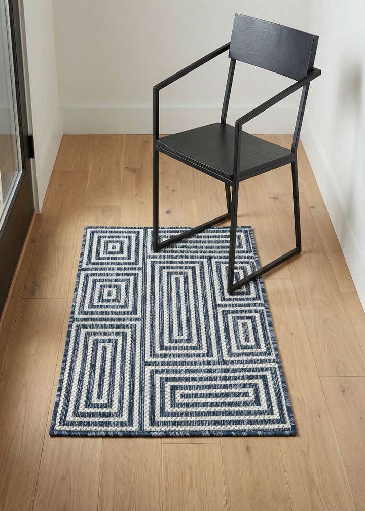 2' x 3' Easy-Clean Modern Indoor / Outdoor Rug