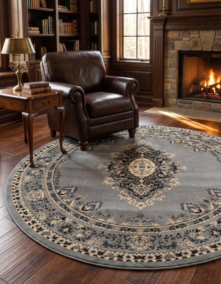 Detail image of 7' 10 x 7' 10 Mashad Design Round Rug