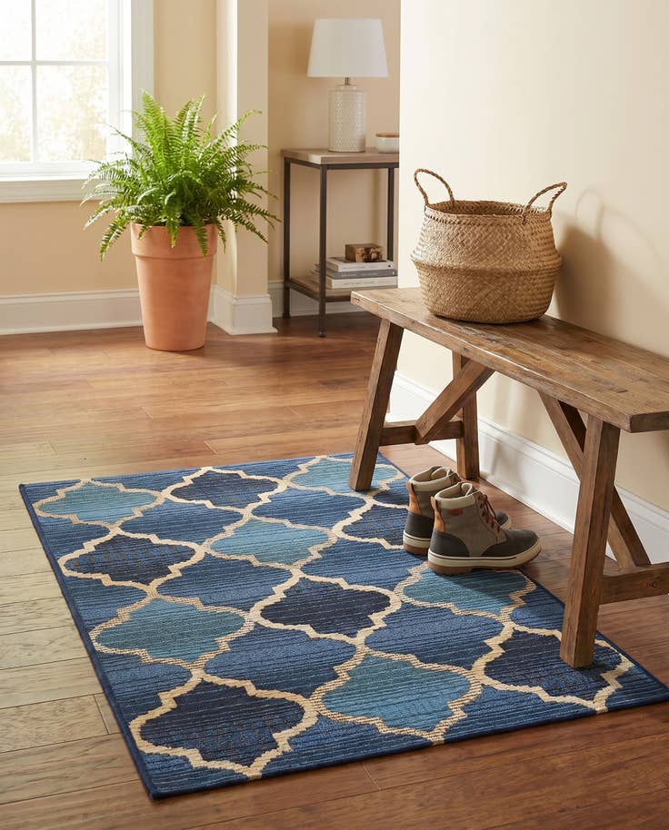 Detail image of 2' 2 x 3' Easy-Clean Lattice Indoor / Outdoor Rug