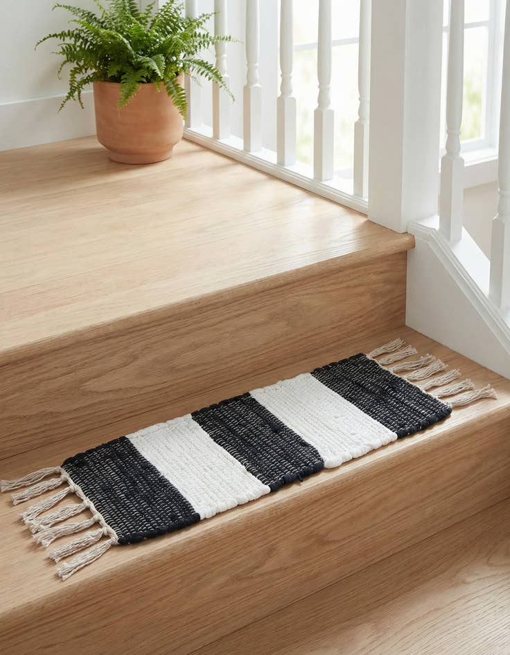 Detail image of 0' 9 x 2' 6  Hand Woven Chindi Rag Stair Rug