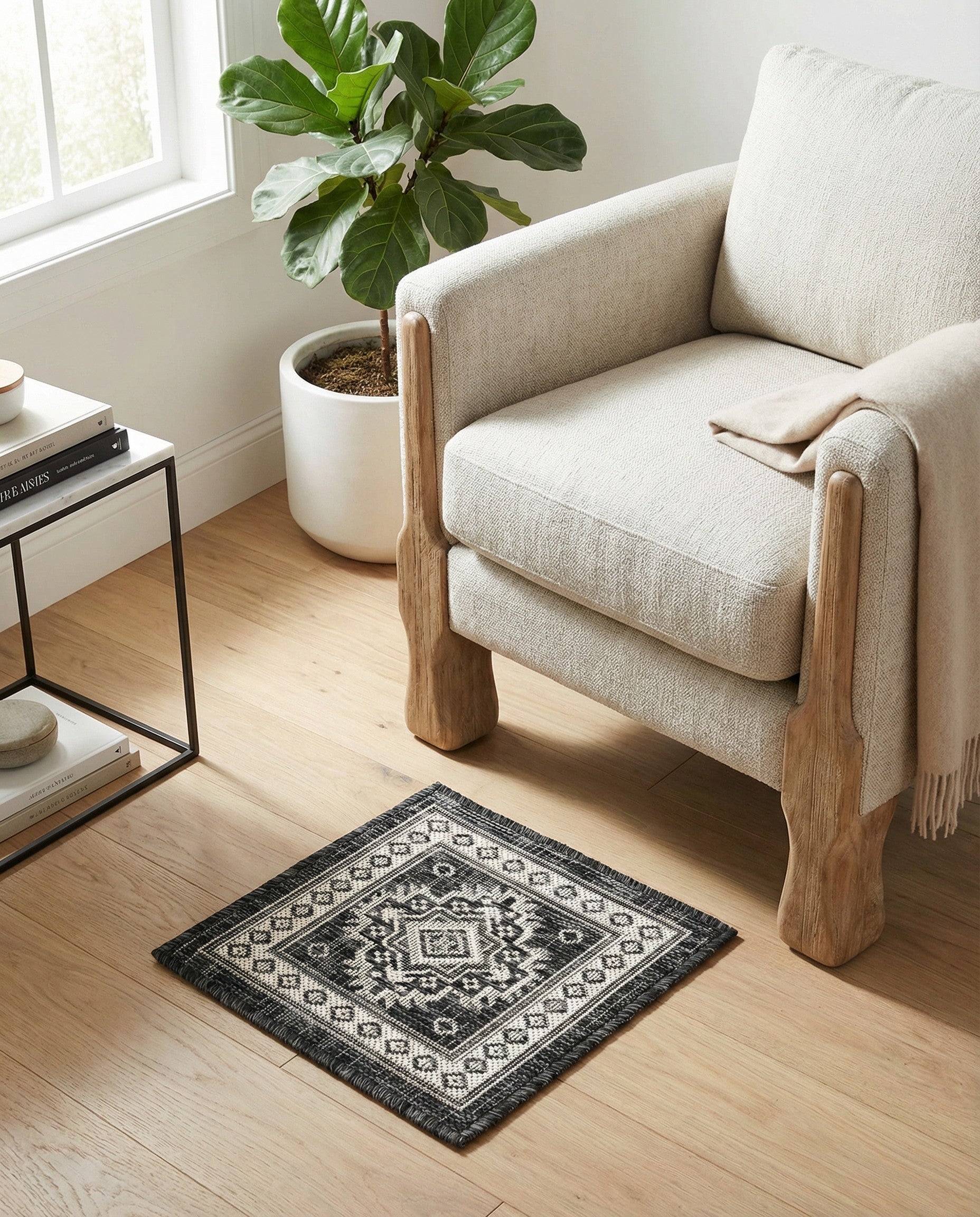 1' 4 x 1' 4 Easy-Clean Aztec Indoor / Outdoor Sample Rug