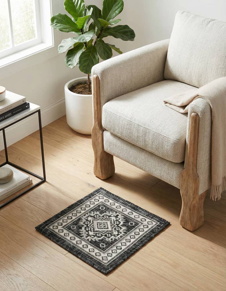 Detail image of 1' 4 x 1' 4 Washable Aztec Indoor / Outdoor Sample Rug