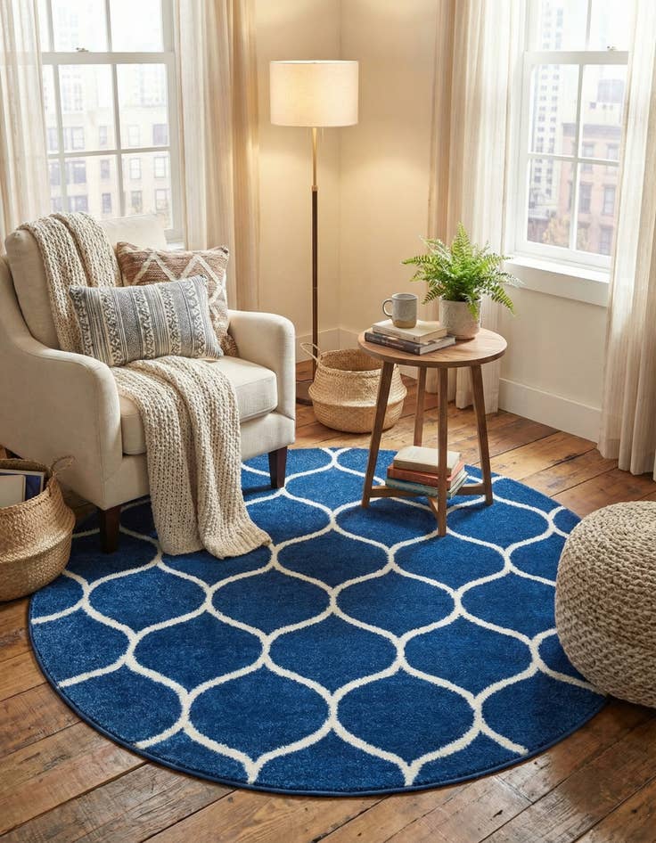 Detail image of 5' 3 x 5' 3 Lattice Frieze Round Rug