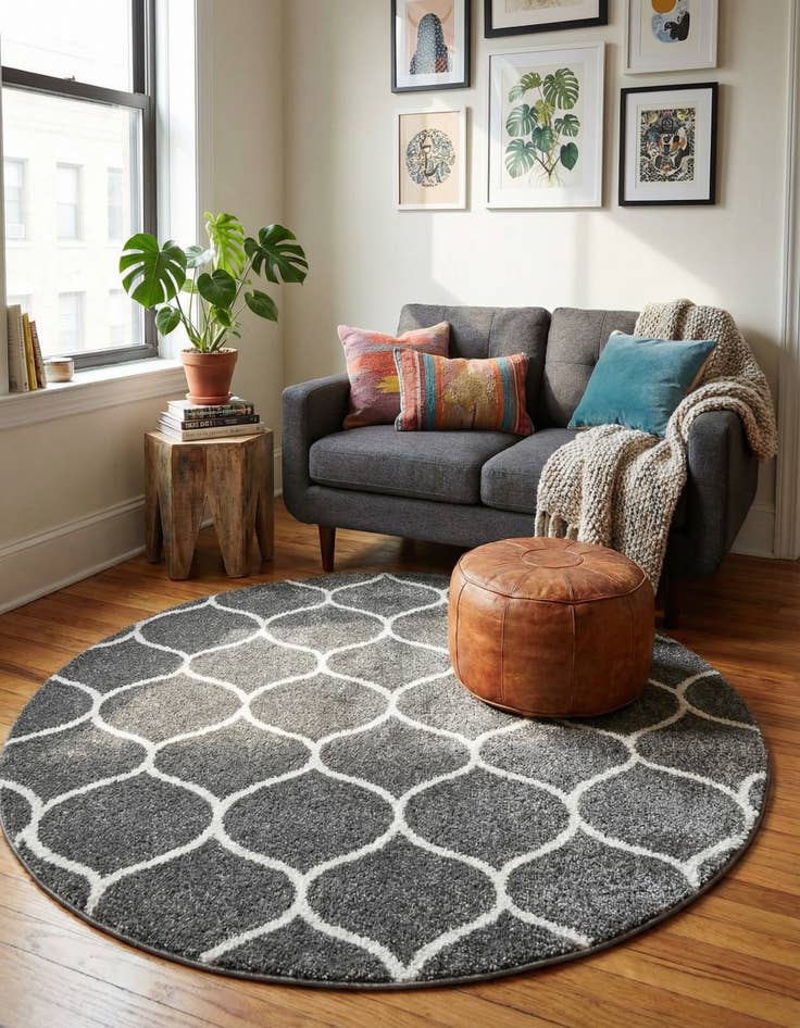 Detail image of 4' x 4' Lattice Frieze Round Rug