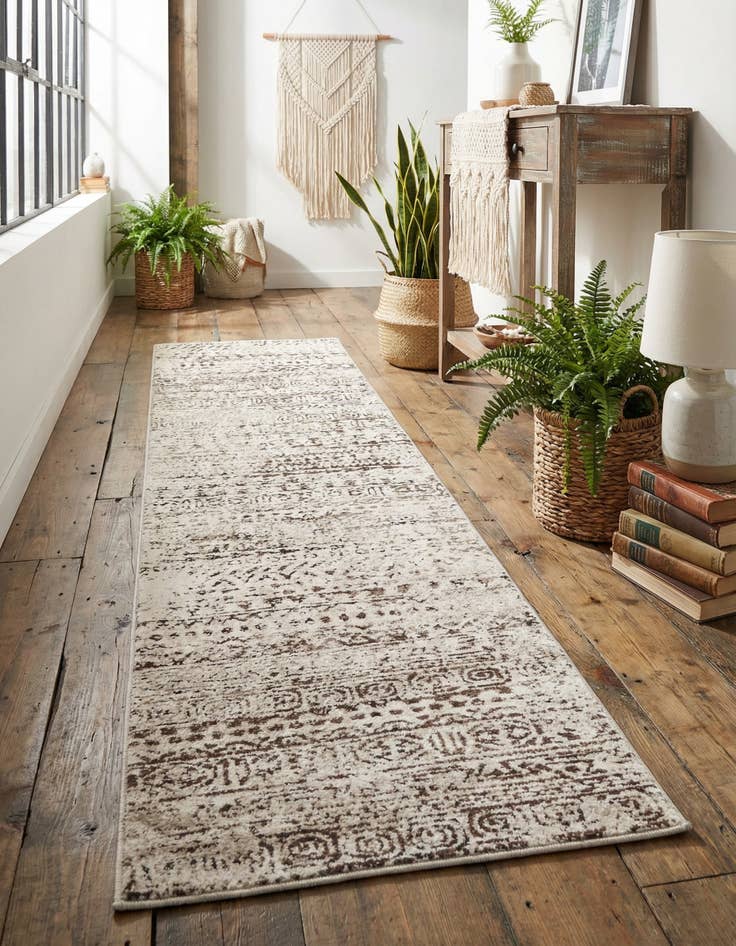 Detail image of 2' x 8' Hermitage Runner Rug