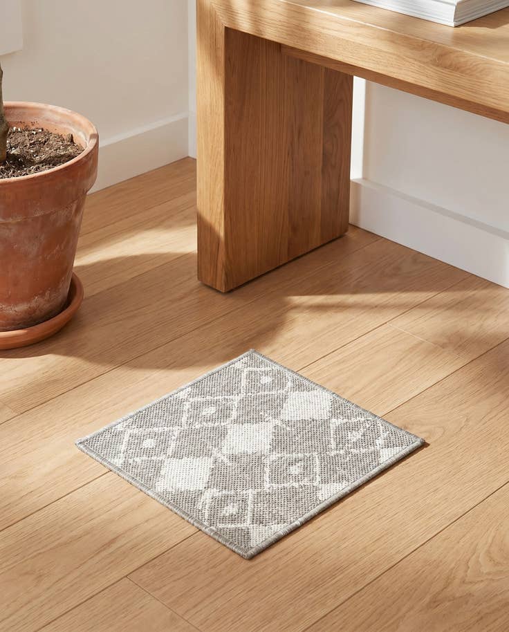 Detail image of 1' 3 x 1' 3 Easy-Clean Trellis Indoor / Outdoor Sample Rug