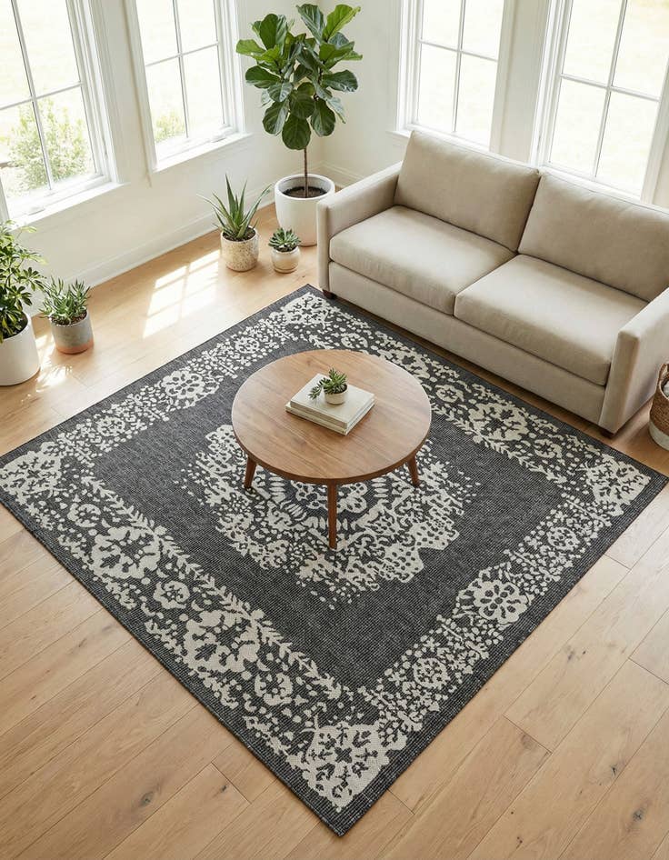 Detail image of 7' 10 x 7' 10  Washable Traditional Indoor / Outdoor Square Rug
