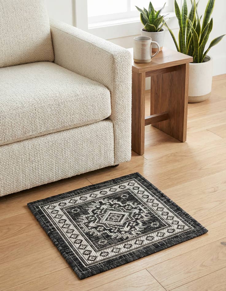 Detail image of 1' 4 x 1' 4 Washable Aztec Indoor / Outdoor Sample Rug