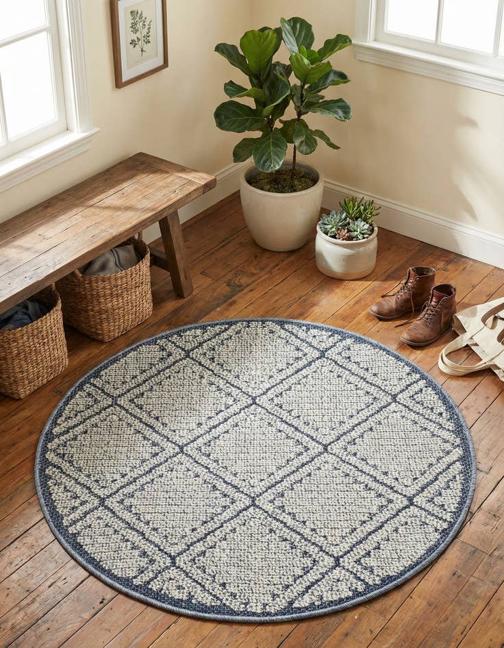 Detail image of 3' 1 x 3' 1 Washable Lattice Indoor / Outdoor Round Rug