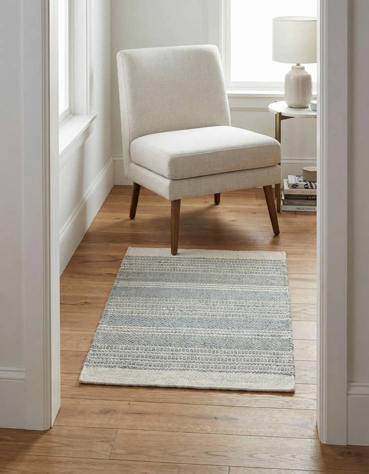 Detail image of 2' 2 x 3' 1 Hand Woven Lariat Rug