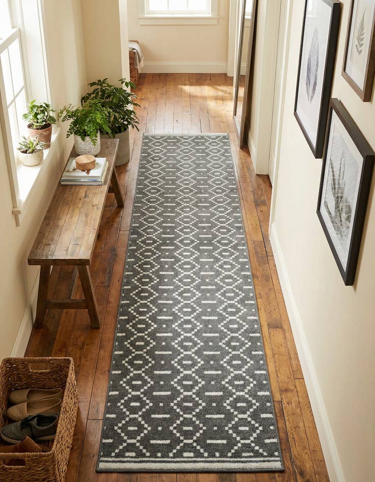 Detail image of 2' 7 x 10' Oslo Runner Rug